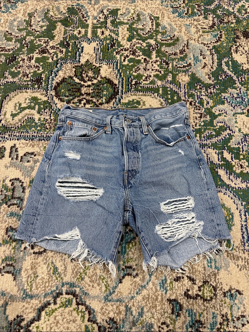 Levi’s 501 cutoff shorts
